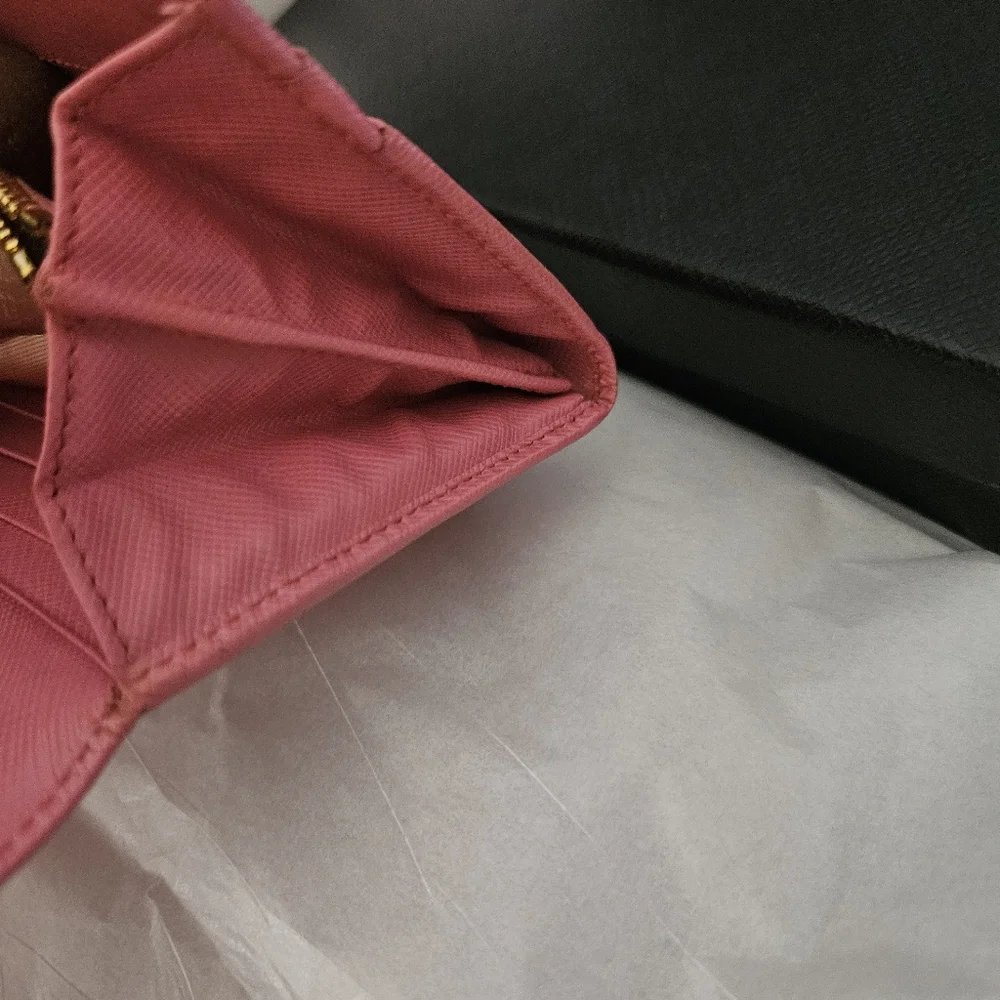 💝💔Prada Pink Wallet - excellent condition - No Callouts - NWOT💯💓